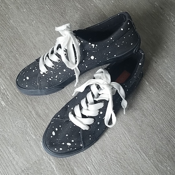 white rocket dog shoes